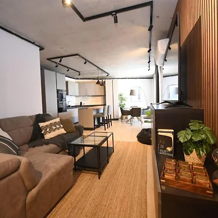 New & Unique - Your Away From דירה *