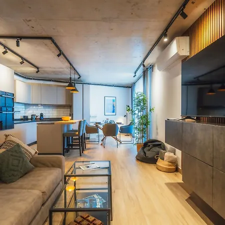 Rated In By Sf Homes Apartmán